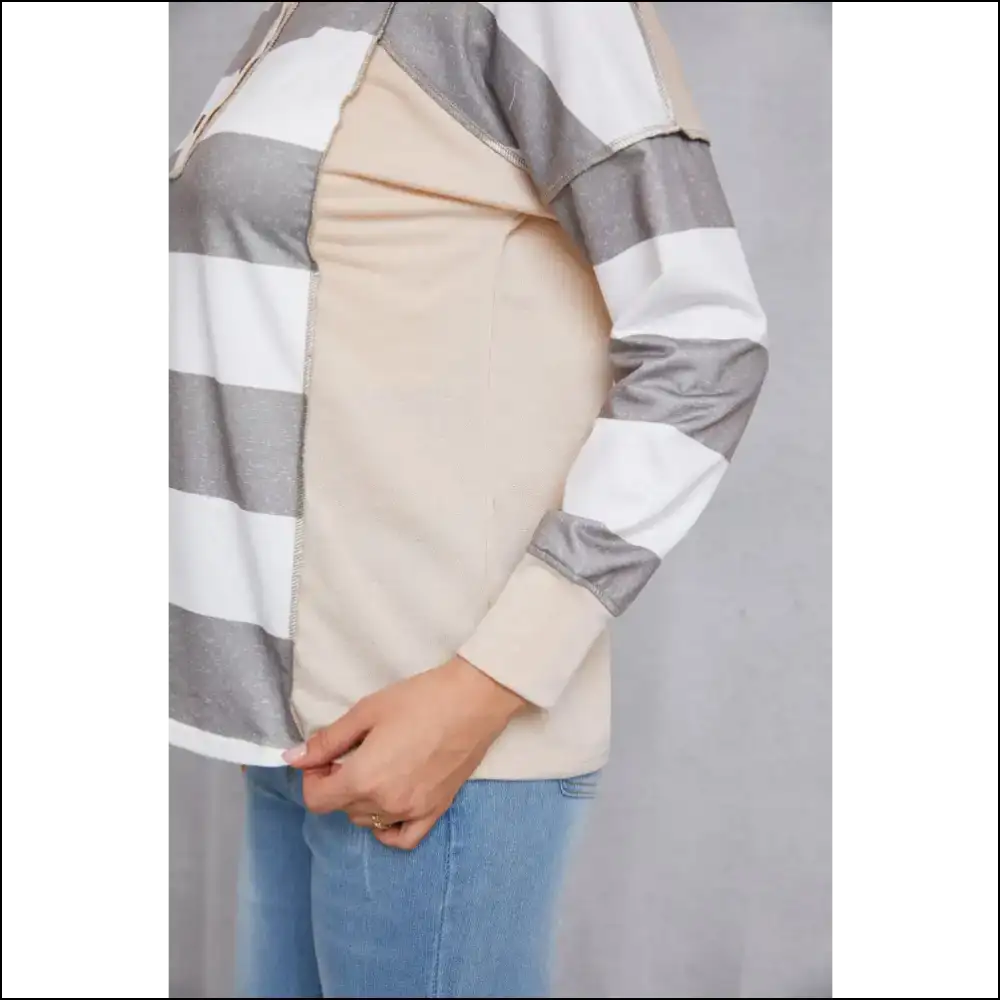 Chic Striped Exposed Seam Buttoned T-shirt - t Shirts