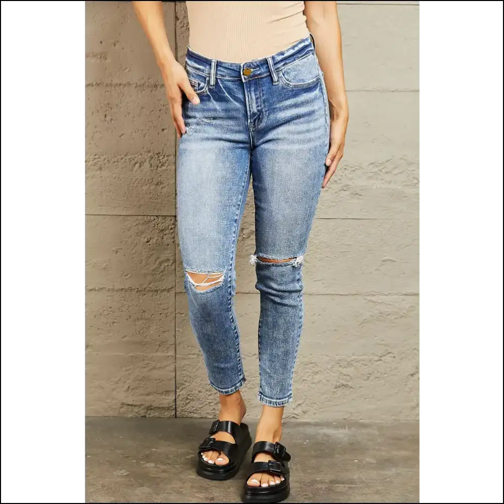 Get Ready to Stun in Needful Things Distressed Skinny Jeans Gorgeous! 😎👖 - Medium / 28