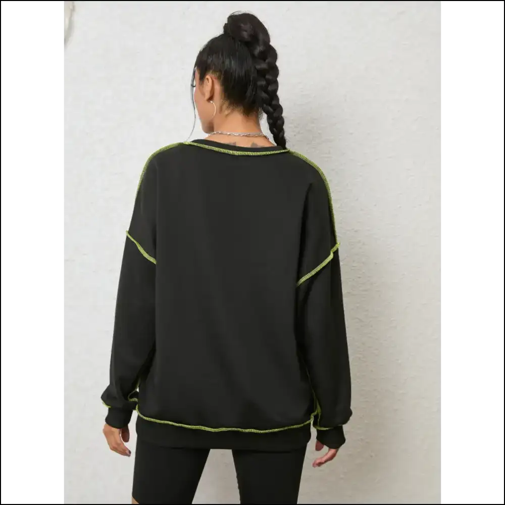 Chic Graphic Round Neck Sweatshirt - Sweatshirts & Hoodies