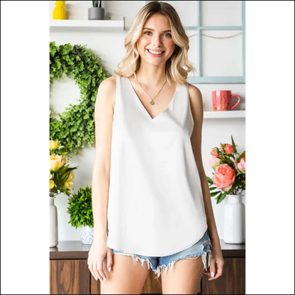 Chic Curved Hem V-neck Tank Top - White / s - Tops on Sale Worldwide Shipping