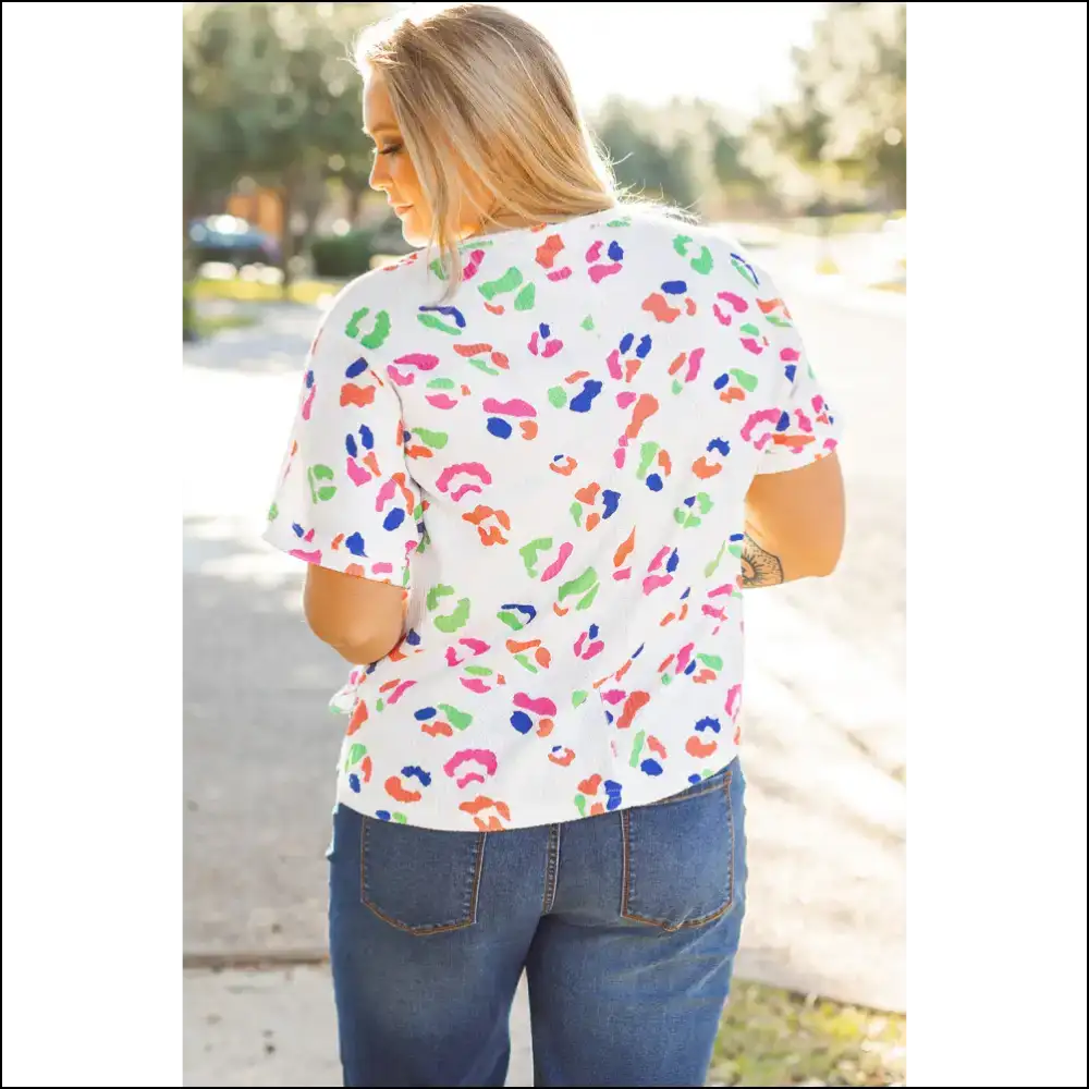 Chic White Leopard Print T-shirt: Roar Babe! 🐆 Needful Things Approved! - Plus Size Tops on Sale Worldwide Shipping
