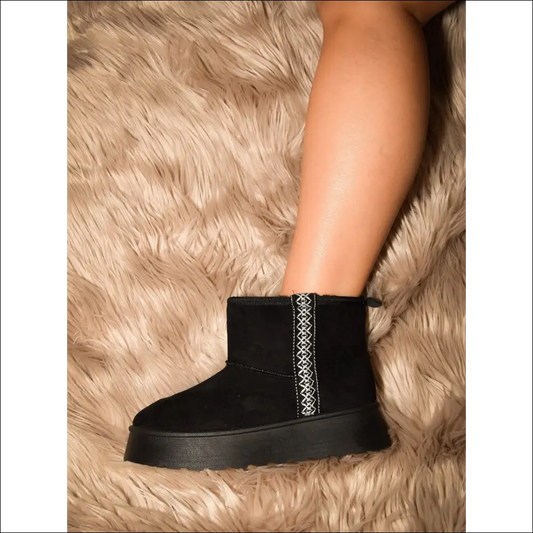 Wild Diva Trendy Round Toe Platform Boots - Black / 6 - on Sale Worldwide Shipping